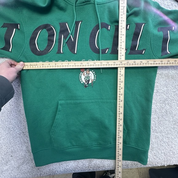 Boston Celtics Hoodie Spellout Graphic Size Medium (21x26) NBA - Picture 5 of 8